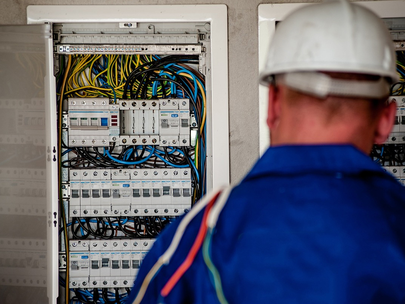 Professional Electrician In BS7