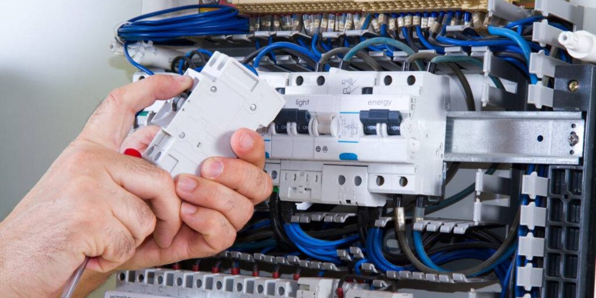 Electricians in Bristol Today